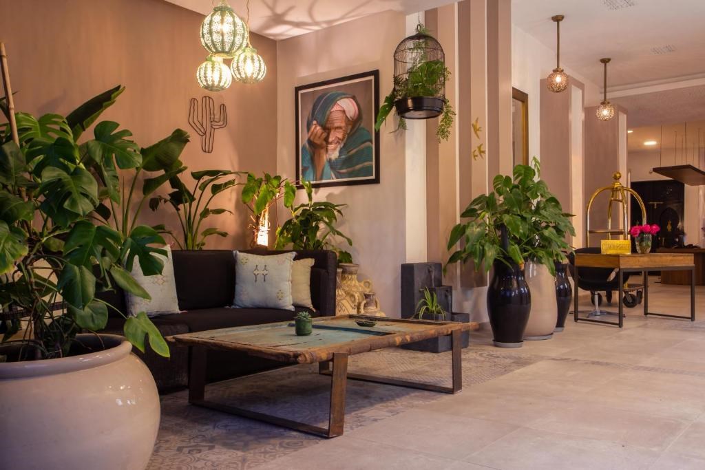 Dellarosa Hotel Suites & Spa 